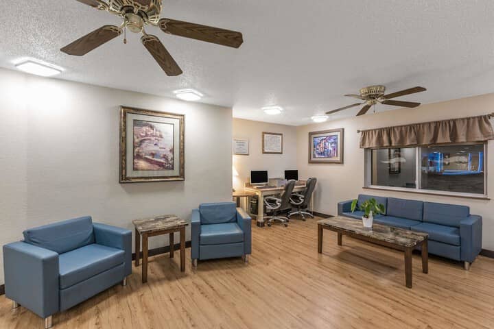 Business Center 17 of 17